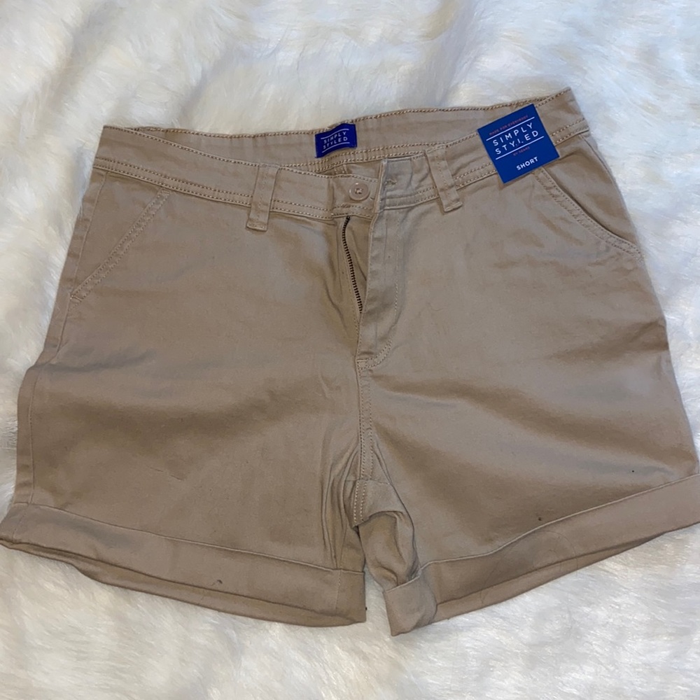 Khaki cuffed shorts NWT